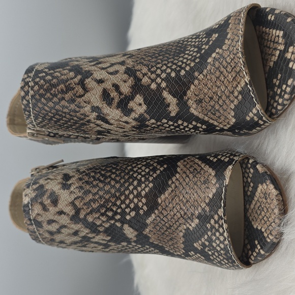 Treasure & Bond Faux Snakeskin Open-Toe Ankle Boots, Size 8.5 - Picture 10 of 10